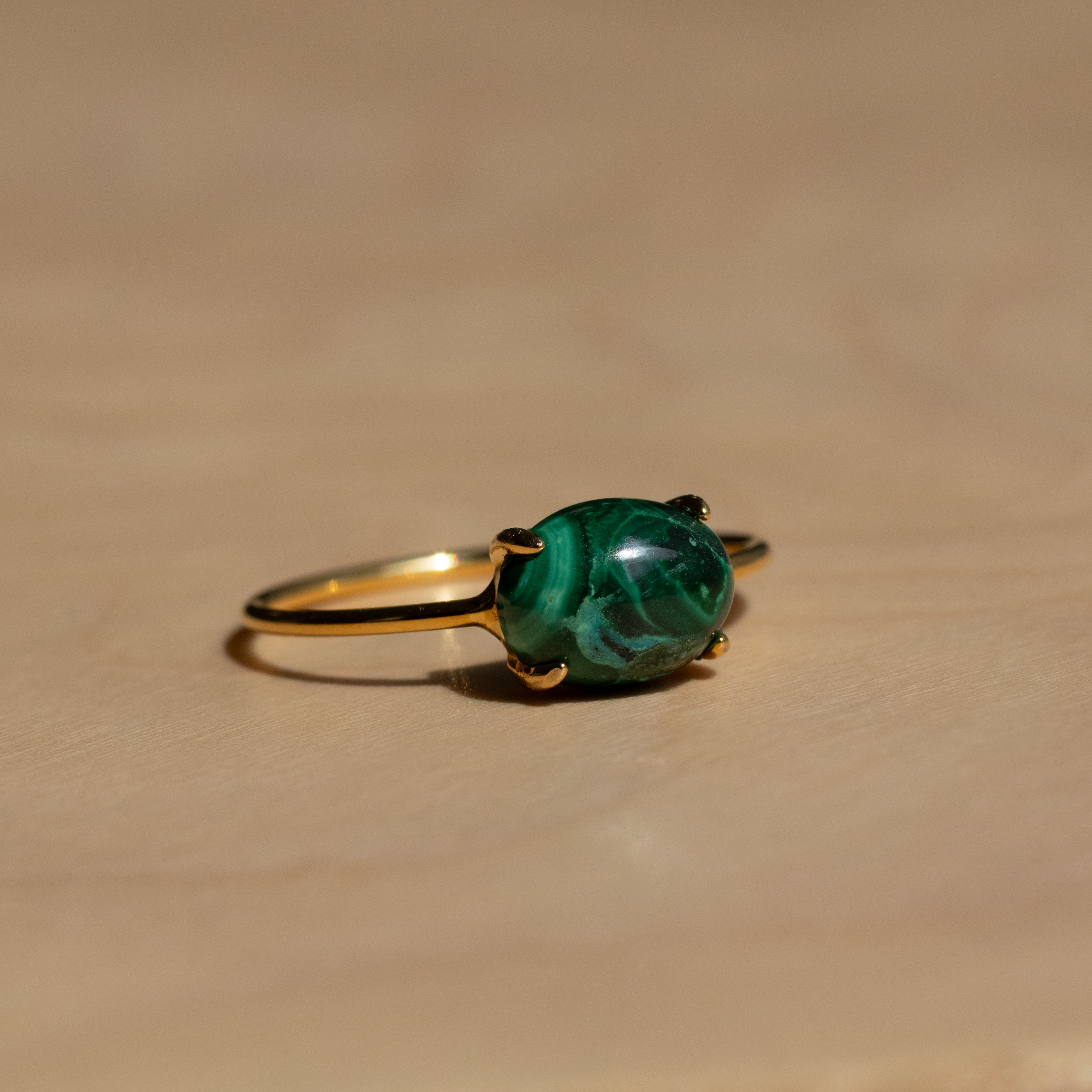 深みグリーン】宝石質マラカイト オーバルリング（Silver925 18kgp