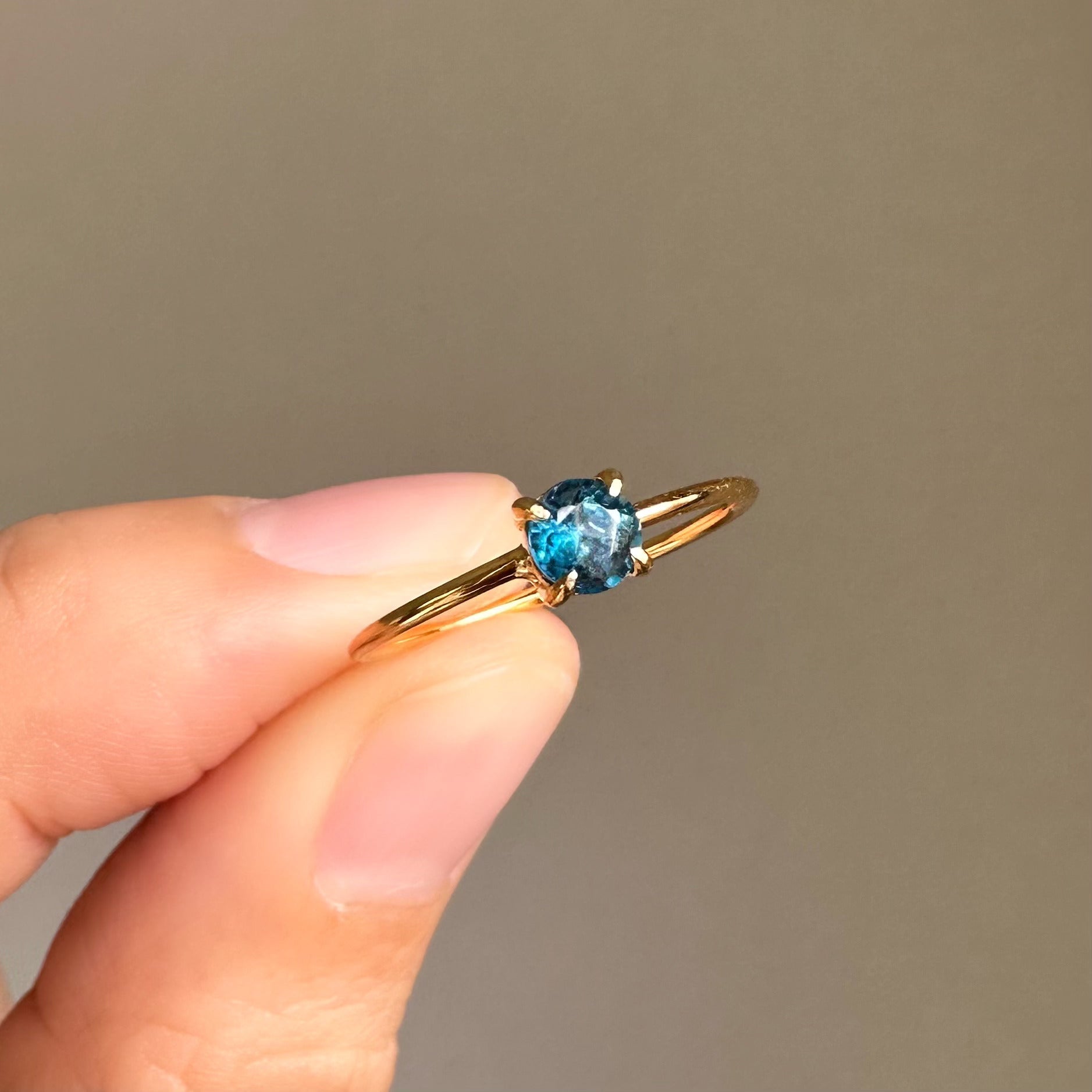天然石　ブルーガーナイト　コバルト　オーダーリング 高発色】宝石質AAAインディゴブルーカイヤナイト 4mmラウンド