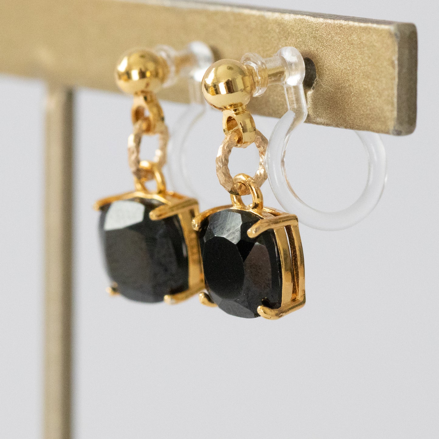 【ピアス／イヤリング】宝石質AAAブラックスピネル スクエアピアス
