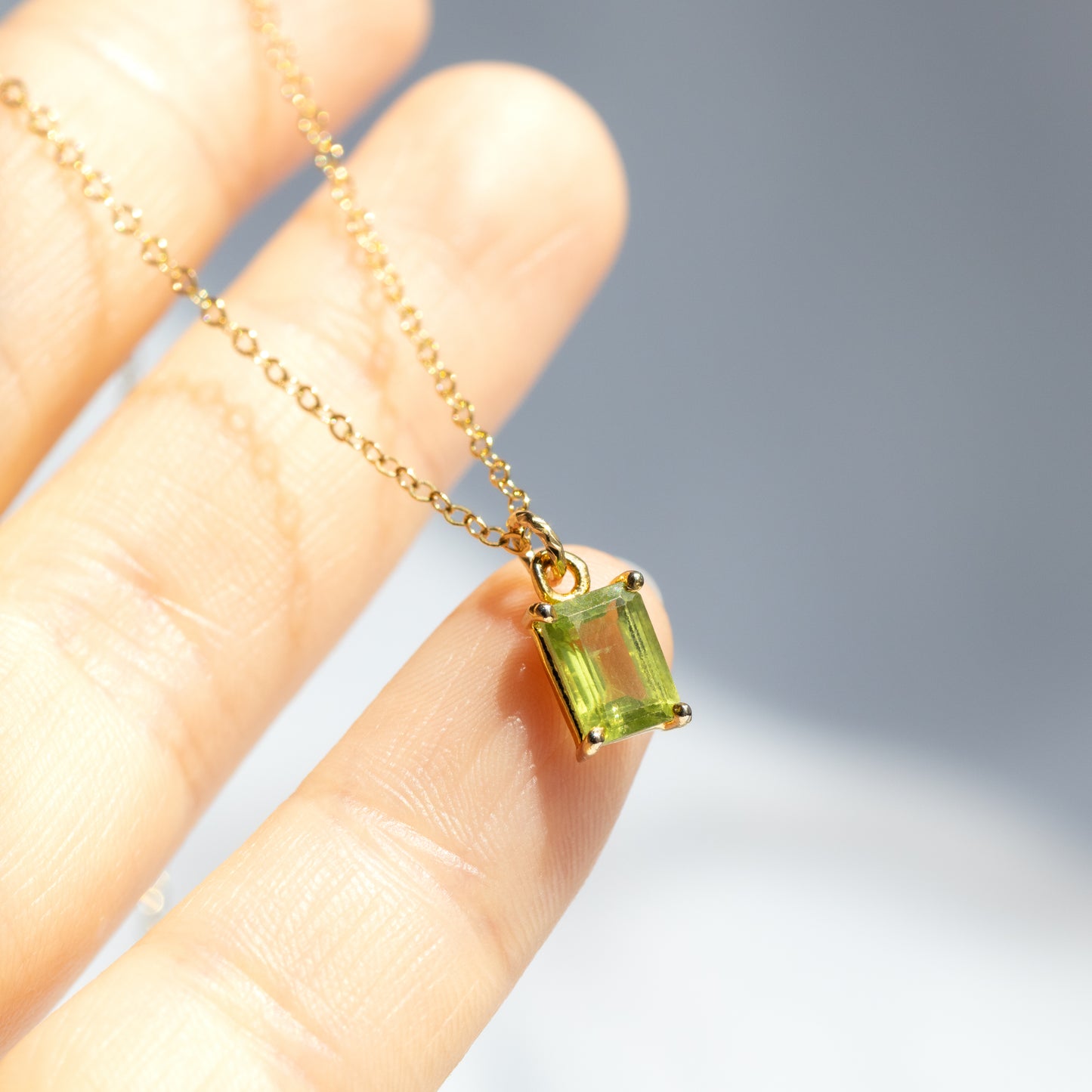 【14kgfネックレス】宝石質AAA レクタングルカット ペリドット