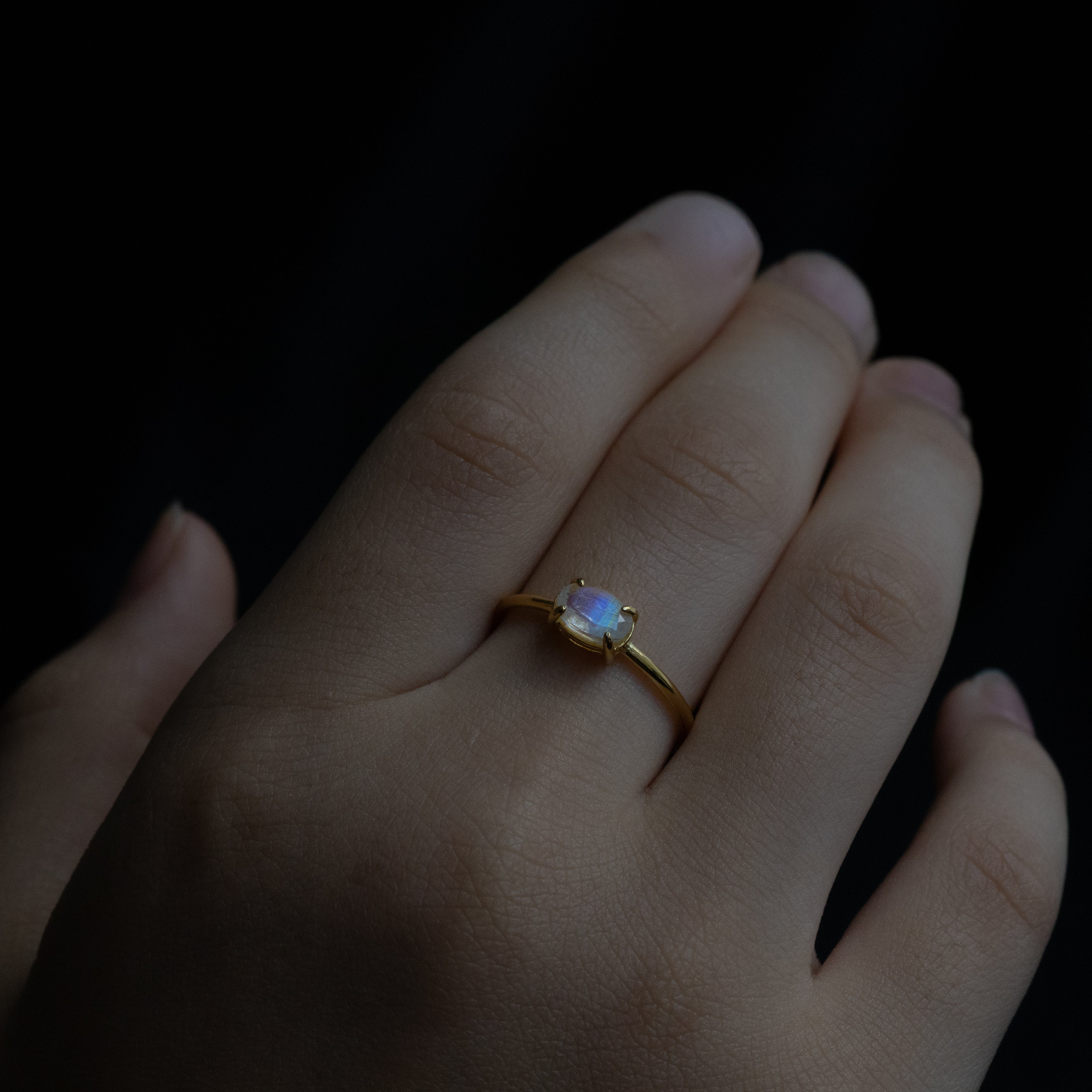 【新品・未使用品/レインボームーンストーンリング/ハイクラス】 新品・未使用品/レインボームーンストーンリング/ハイクラス