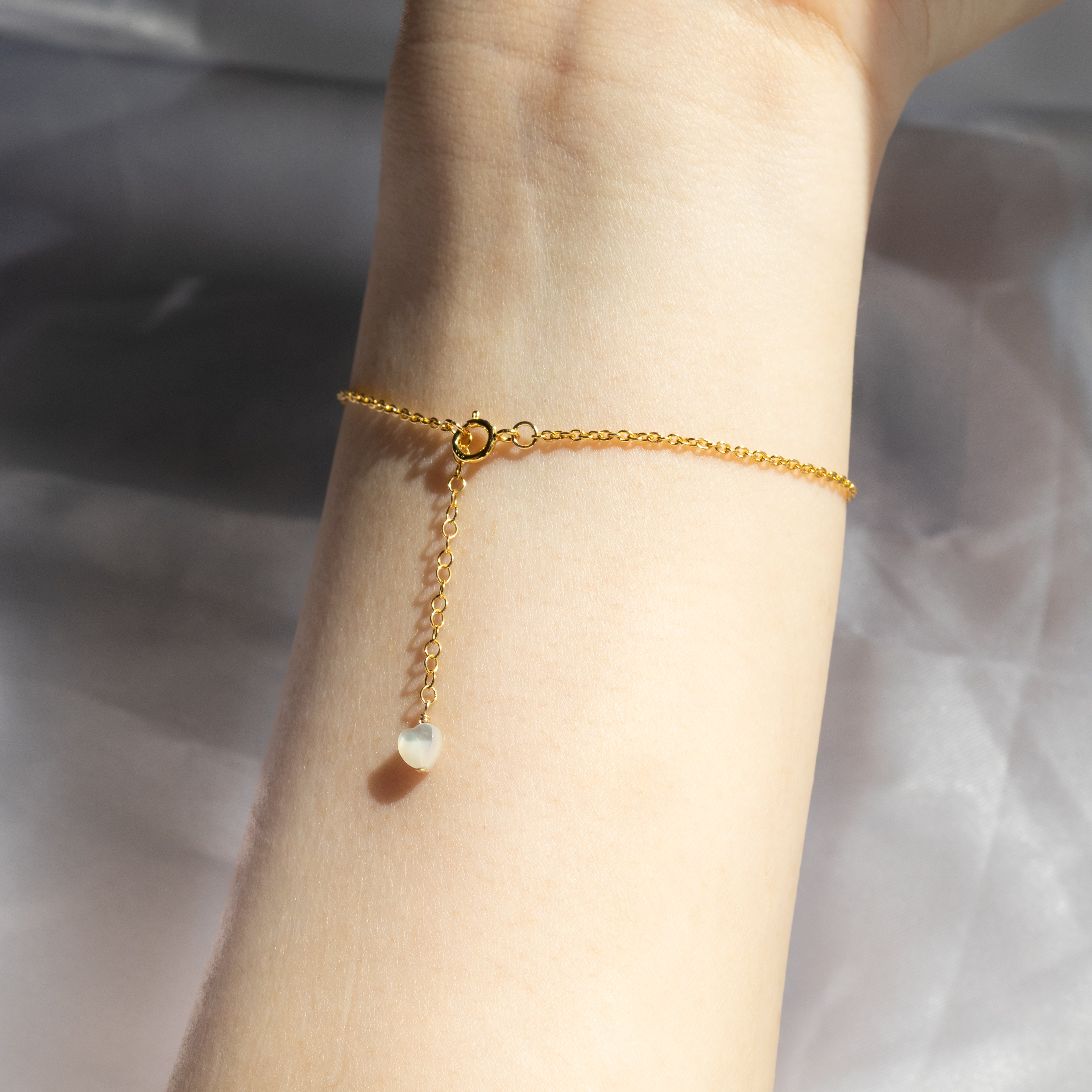 Silver925 18kgp】ホワイトシェル フラワーブレスレット（アジャスター