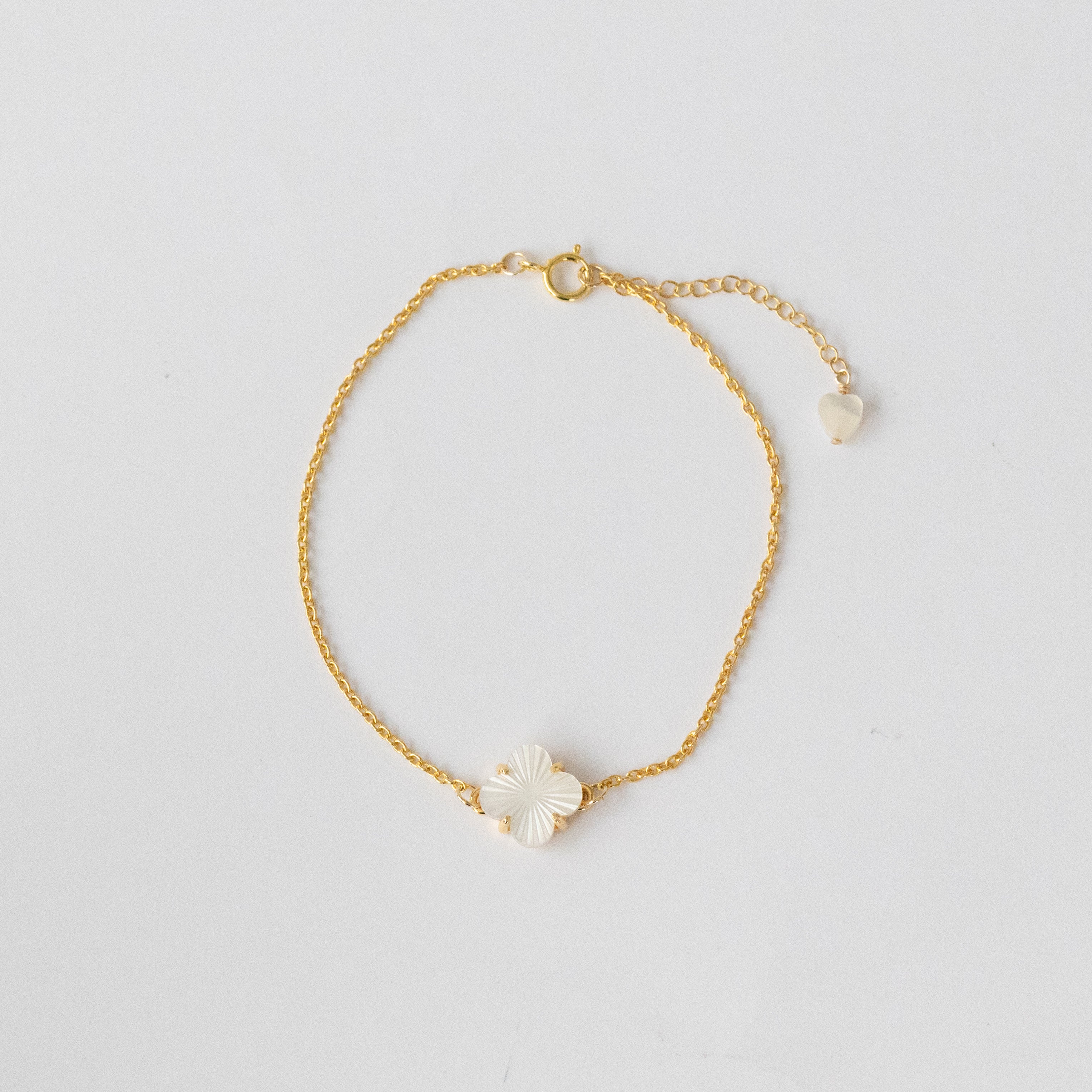 Silver925 18kgp】ホワイトシェル フラワーブレスレット（アジャスター