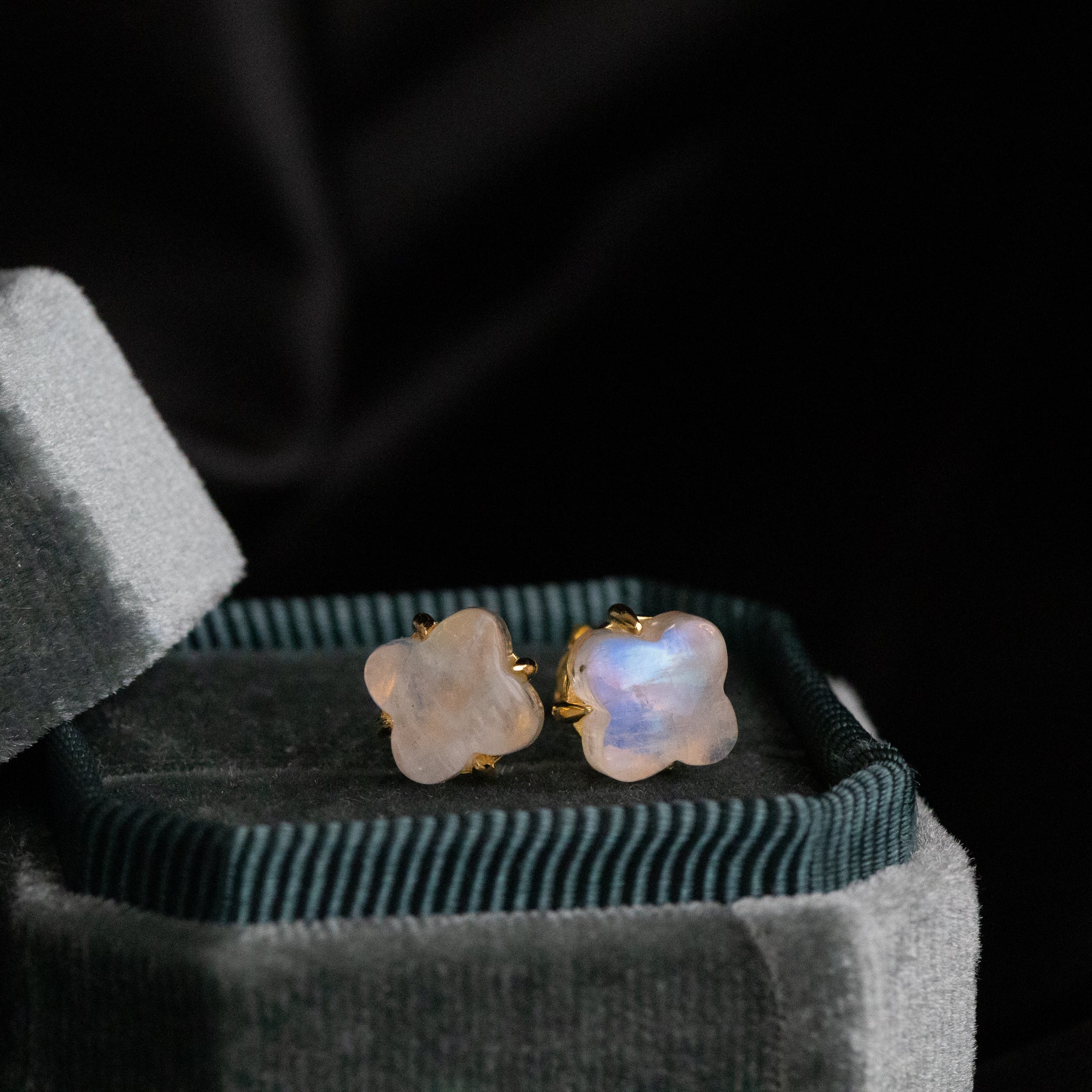 ピアスチャーム レインボームーンストーン　メレダイヤ　プラチナ 25H02707_600x600_crop_center.