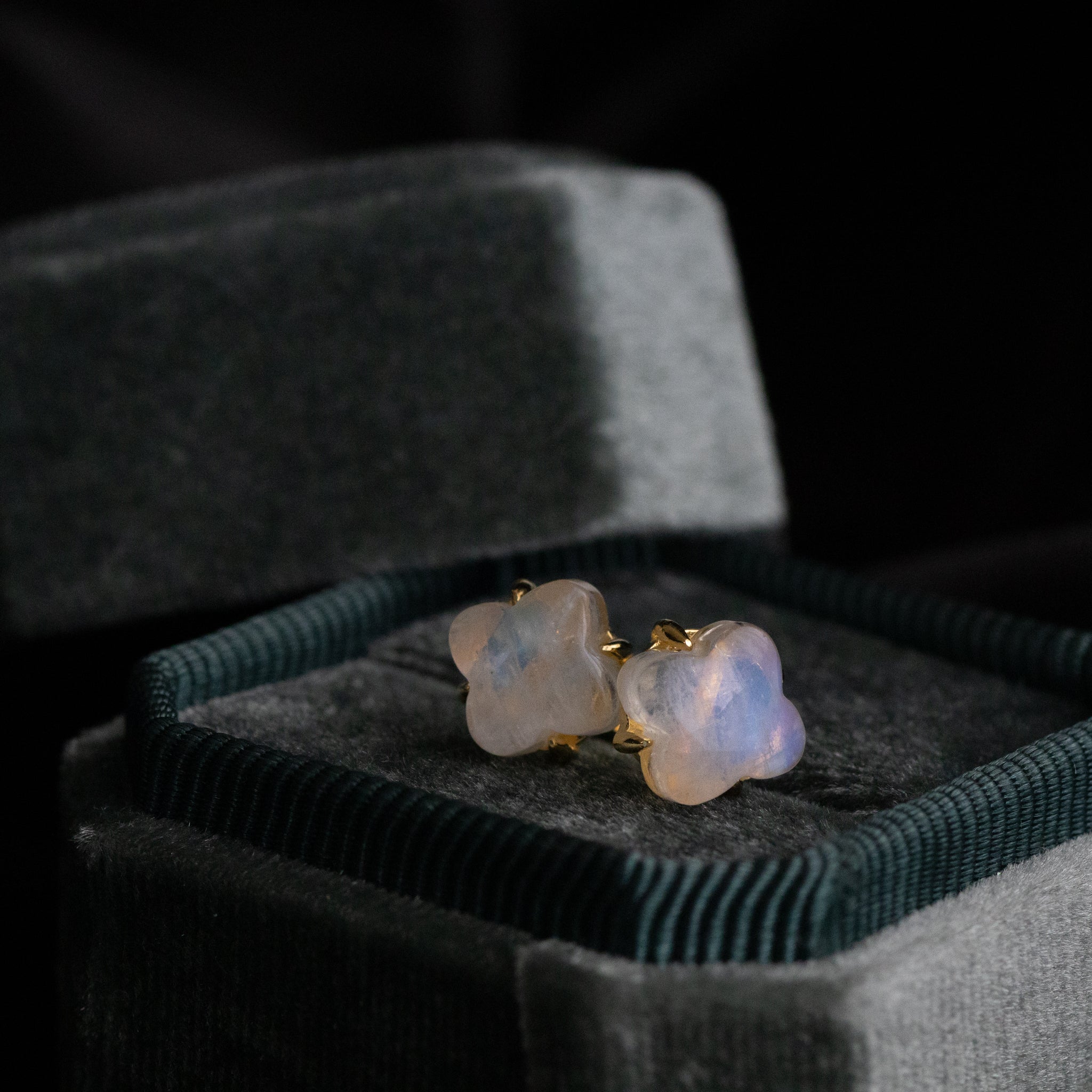 専用です＊アバロンシェル×クリスタルカメオとレインボームーンストーンのピアス他2 専用です＊アバロンシェル×クリスタルカメオとレインボームーン