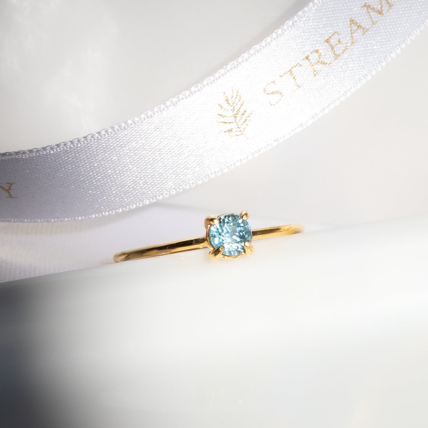 【Holiday collection】天然ブルージルコン ラウンドリング（Silver925 18kgp）