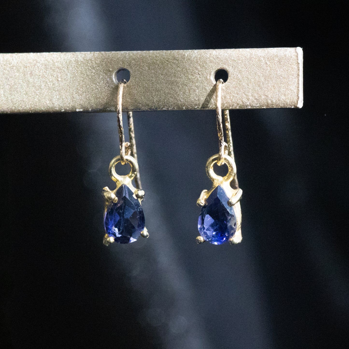 【ピアス／イヤリング】宝石質AAAアイオライト ペアシェイプピアス