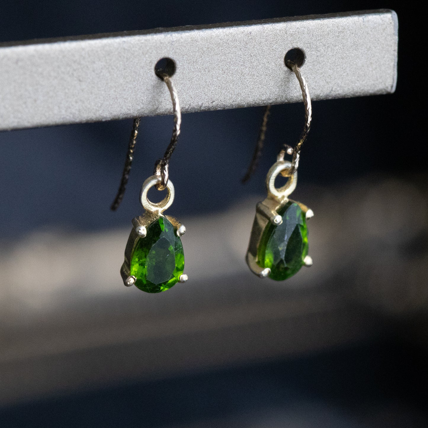 【ピアス／イヤリング】宝石質AAAクロムダイオプサイド ペアシェイプピアス