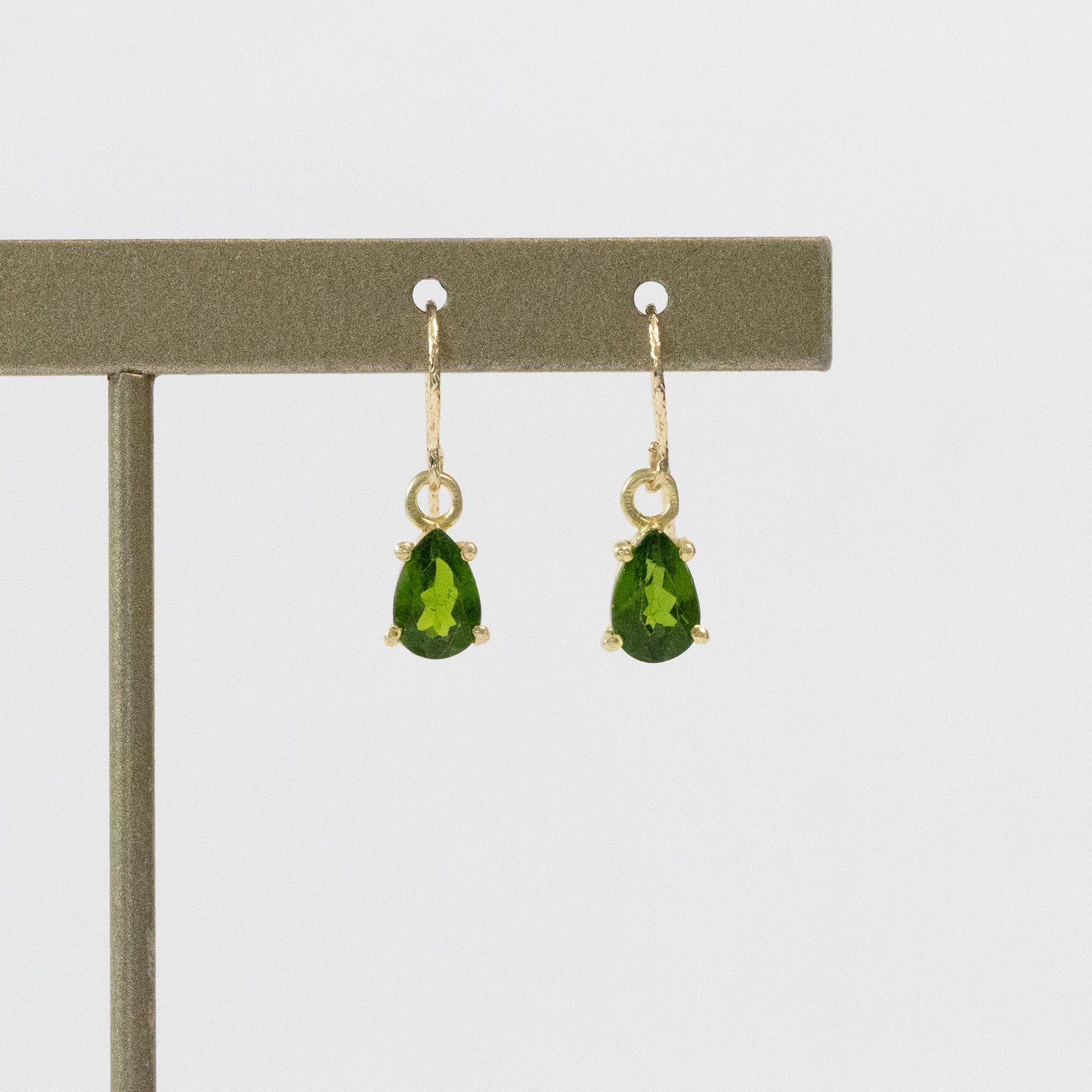 【ピアス／イヤリング】宝石質AAAクロムダイオプサイド ペアシェイプピアス