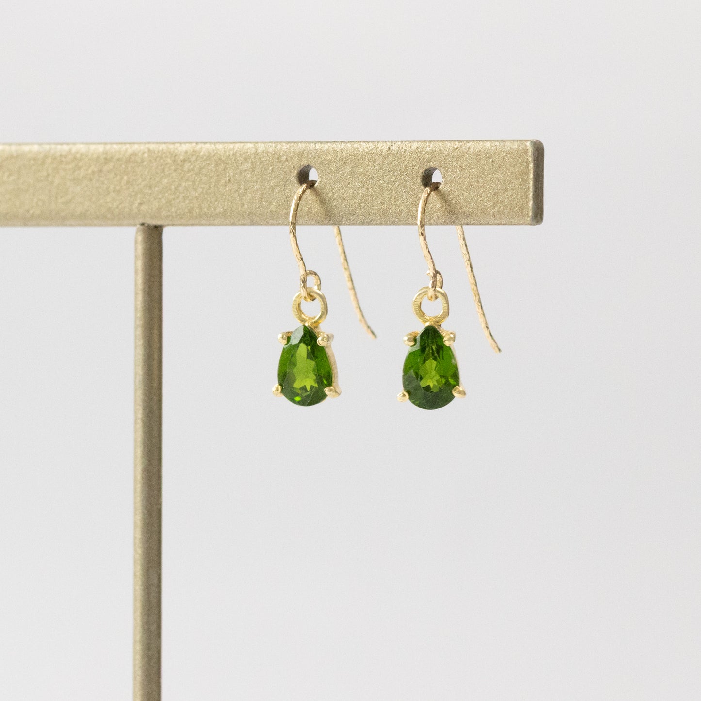 【ピアス／イヤリング】宝石質AAAクロムダイオプサイド ペアシェイプピアス