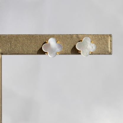 【天然】ホワイトシェル フラワーピアス（Silver925 18kgp）