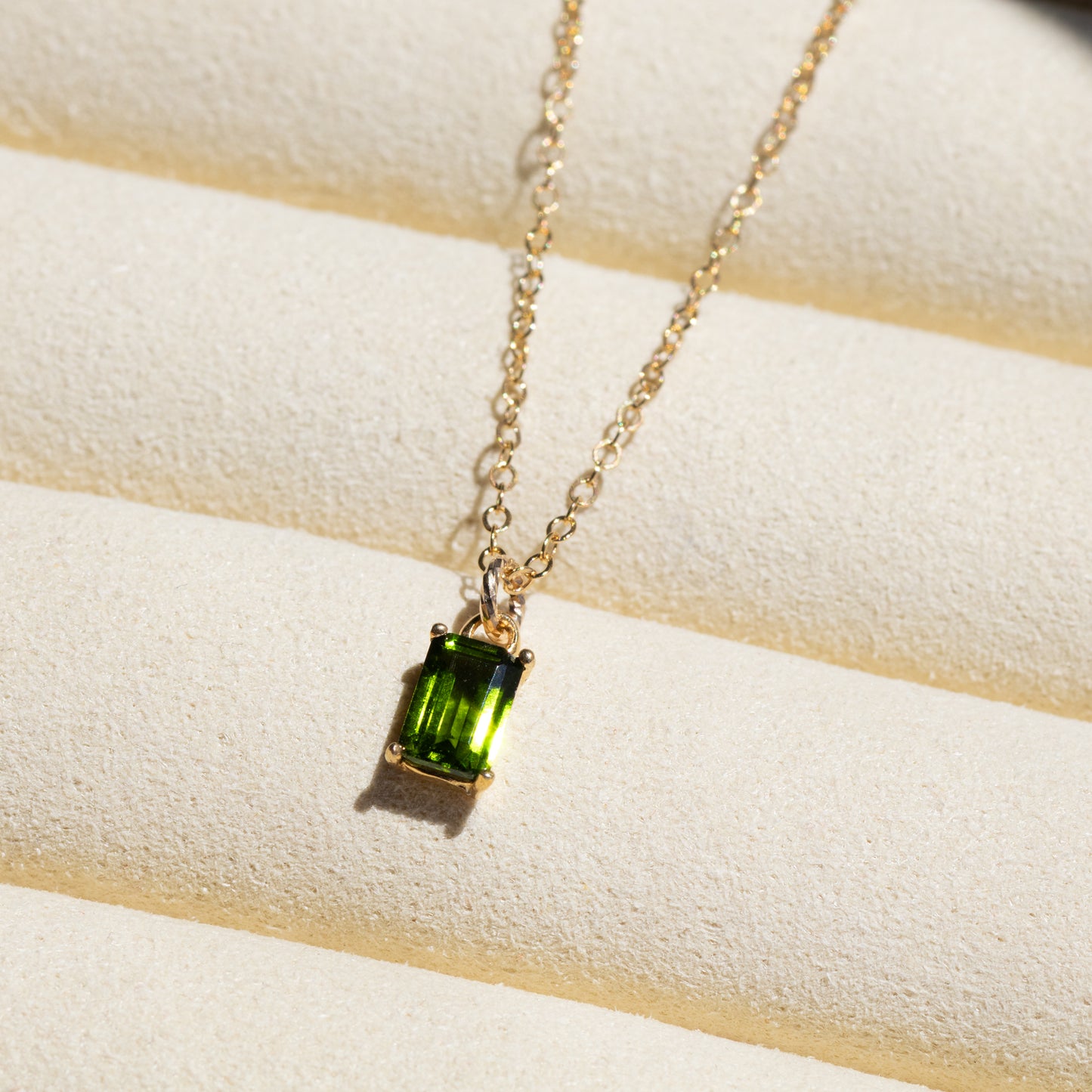 【上品】宝石質AAAクロムダイオプサイド レクタングルネックレス（14kgf）