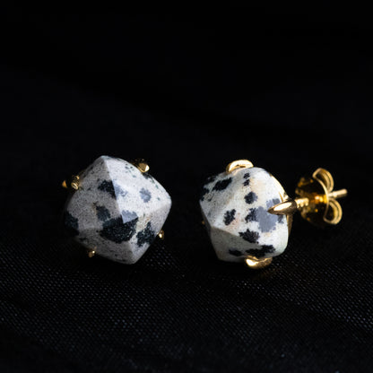 【ピアス／イヤリング】宝石質ダルメシアンジャスパー シュガーローフピアス（Silver925 18kgp）