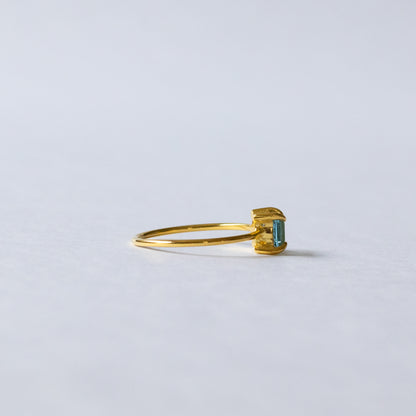 【爽やかブルー】宝石質AAAスイスブルートパーズ レクタングルリング