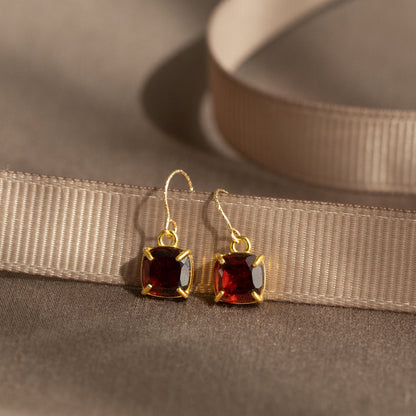 【ピアス／イヤリング】宝石質AAAモザンビークガーネット スクエアピアス
