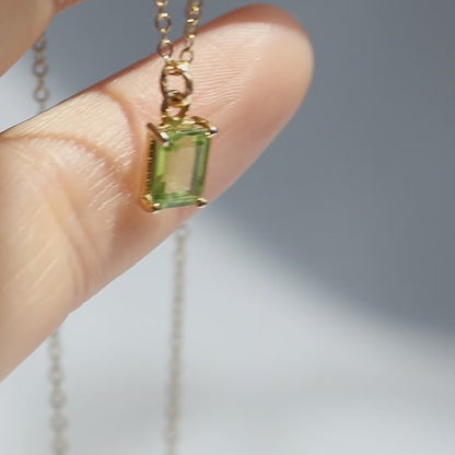 【14kgfネックレス】宝石質AAA レクタングルカット ペリドット