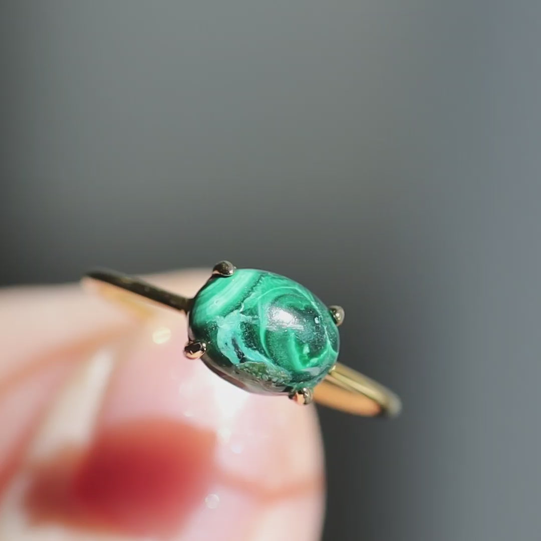 深みグリーン】宝石質マラカイト オーバルリング（Silver925 18kgp