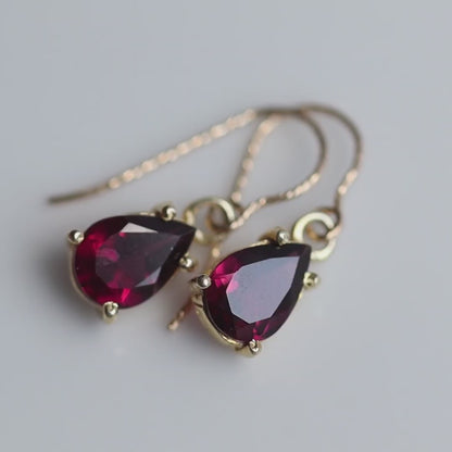 【ピアス／イヤリング】宝石質AAAロードライトガーネット ペアシェイプピアス
