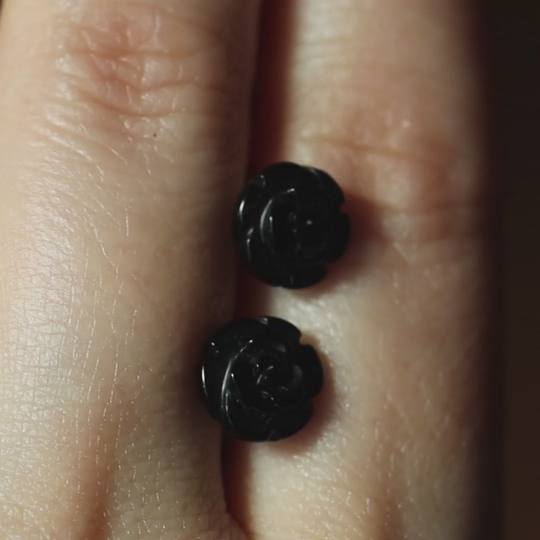 漆黒】天然オニキス ローズピアス（14kgf） – Stream Jewelry