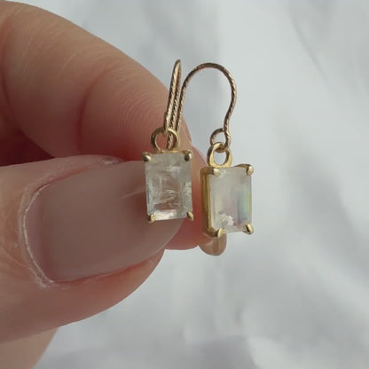 【ピアス／イヤリング】宝石質レインボームーンストーン レクタングルピアス