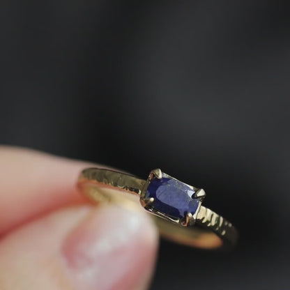 【群青のきらめき】宝石質ラピスラズリ レクタングルリング（真鍮）