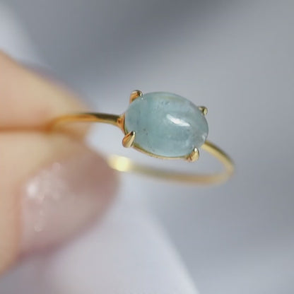 【水面のきらめき】宝石質AAAアクアマリン カボションリング（Silver925 18kgp）